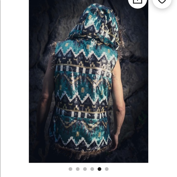 Tribal warrior sequin faux fur vest by Yoshi Zen - Picture 11 of 14